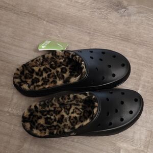CROCS Black Slip-On Clog with Leopard-Print Faux Fur Lining